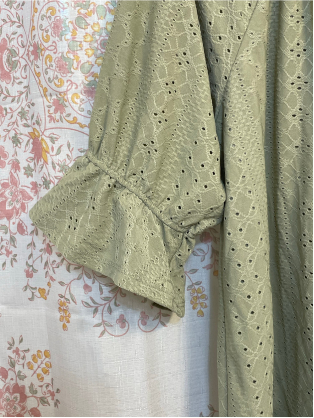 New York Laundry Sage Eyelet Blouse Size L 3/4 Ruffle Sleeve Top Women's - Picture 3 of 6